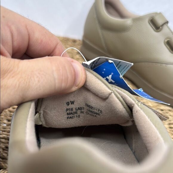 Brand New women’s Drew shoes sz 9W - Picture 2 of 4